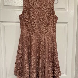 Elegant Lace Sleeveless Dress